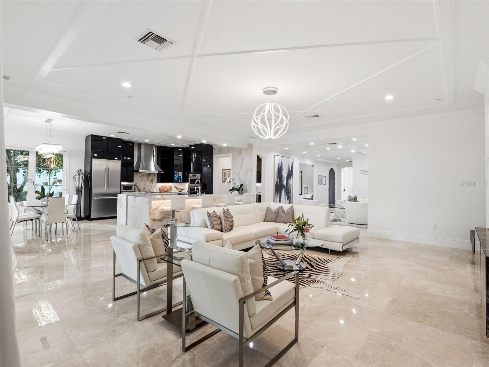 COACH HOMES/KENSINGTON SHORES - Residential