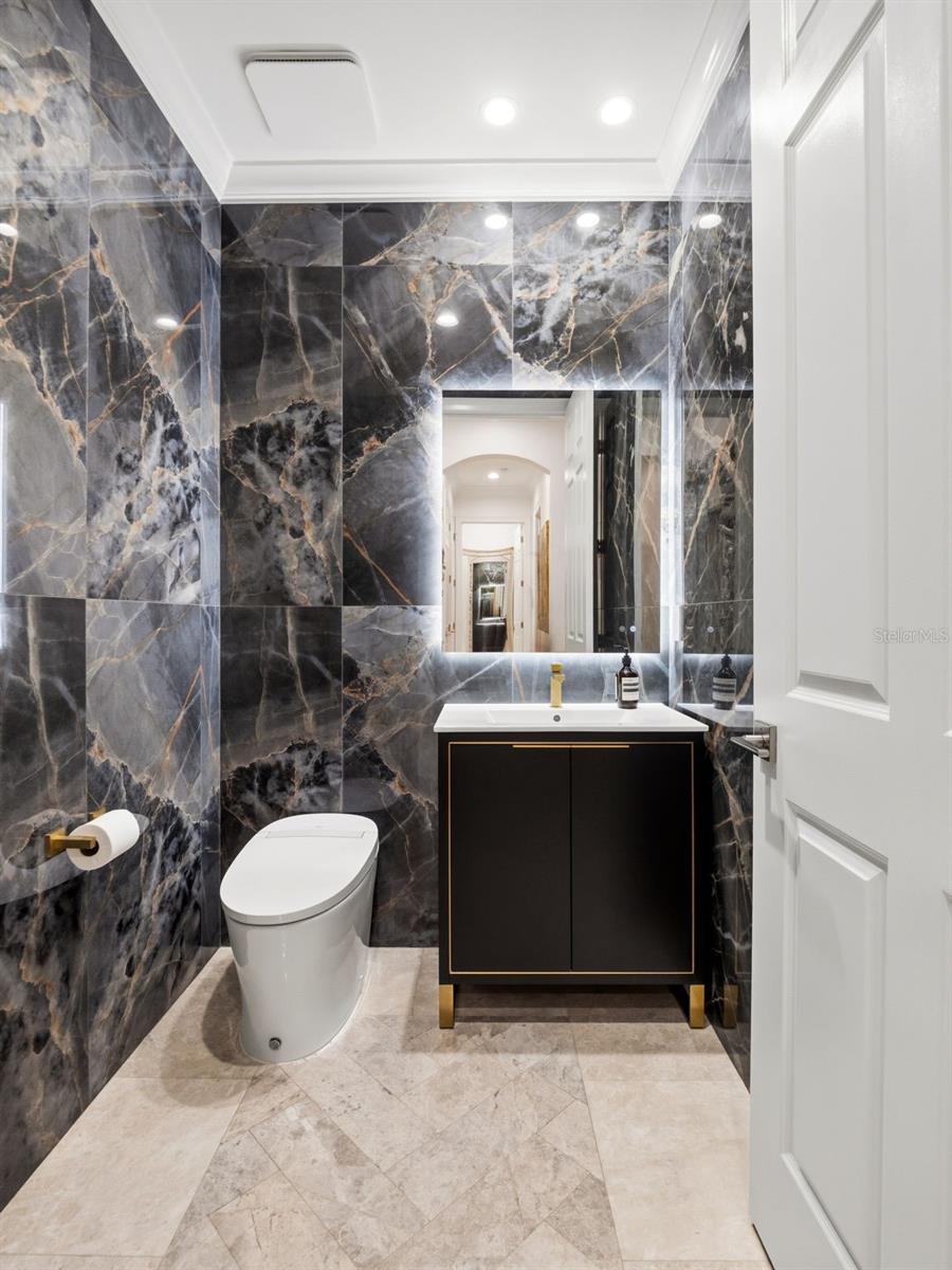 COACH HOMES/KENSINGTON SHORES - Residential