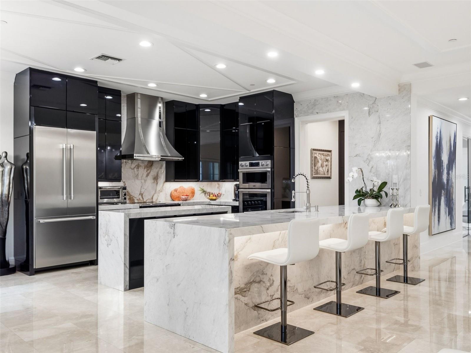 COACH HOMES/KENSINGTON SHORES - Residential