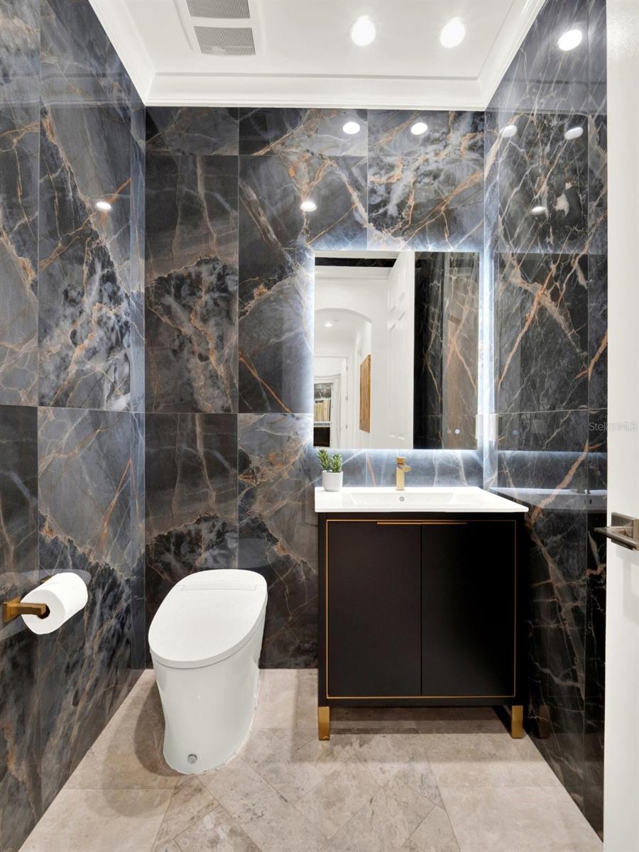 COACH HOMES/KENSINGTON SHORES - Residential