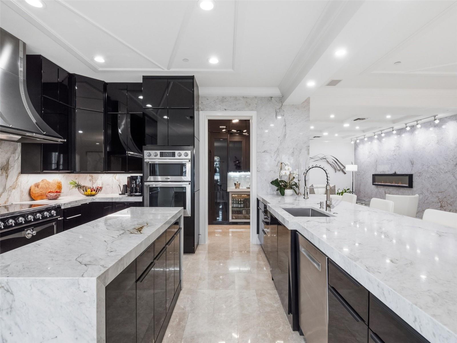 COACH HOMES/KENSINGTON SHORES - Residential