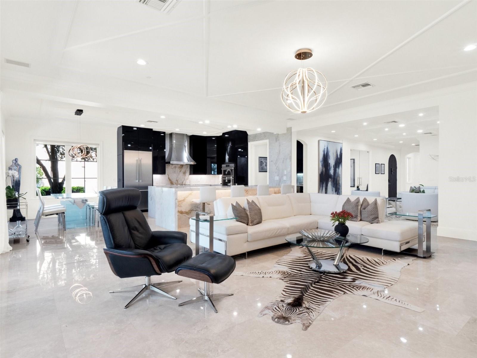COACH HOMES/KENSINGTON SHORES - Residential
