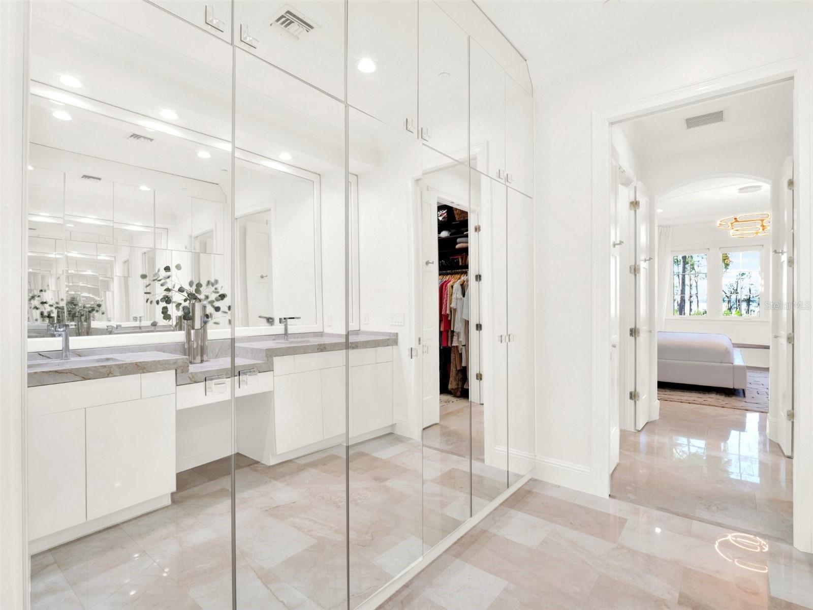 COACH HOMES/KENSINGTON SHORES - Residential