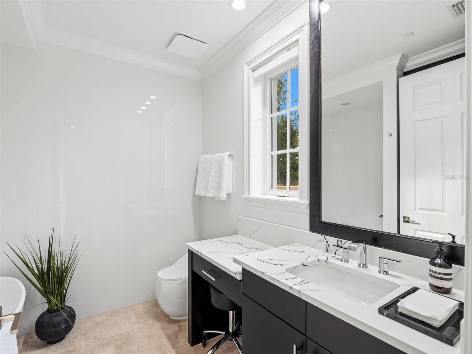 COACH HOMES/KENSINGTON SHORES - Residential