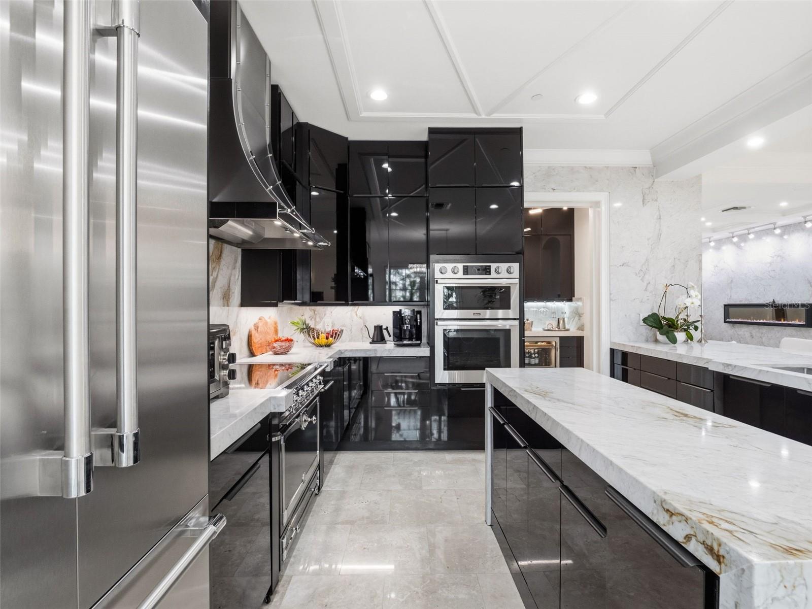COACH HOMES/KENSINGTON SHORES - Residential