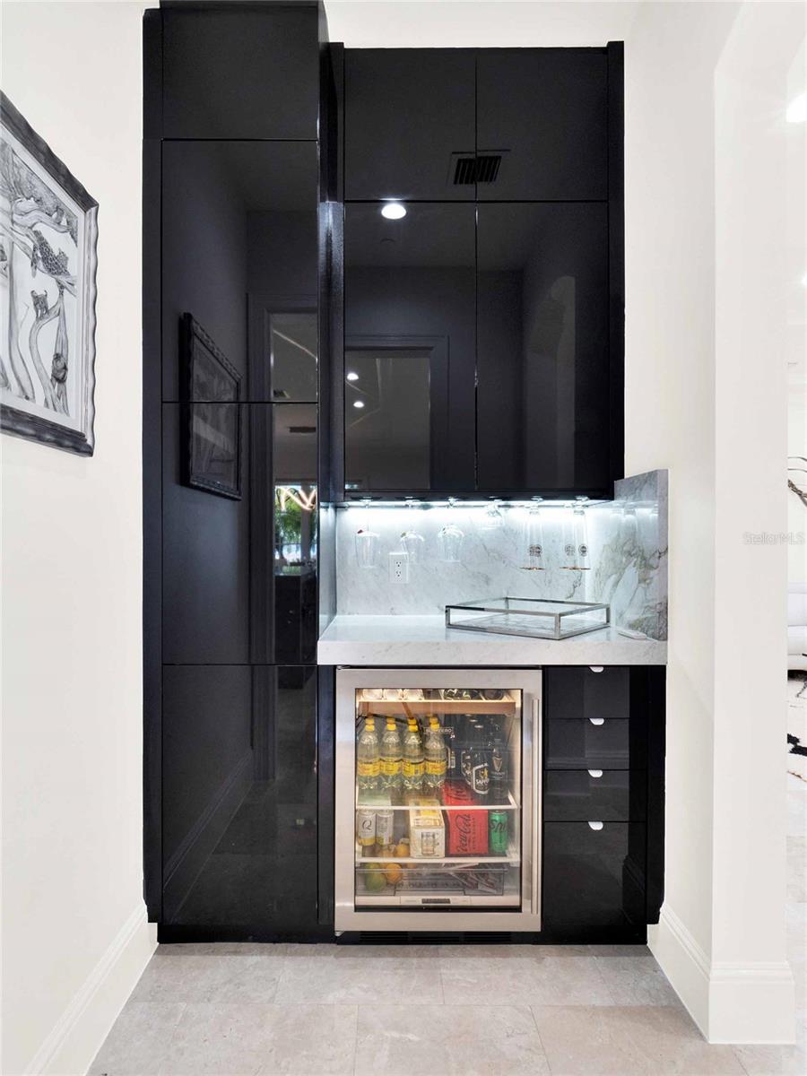 COACH HOMES/KENSINGTON SHORES - Residential