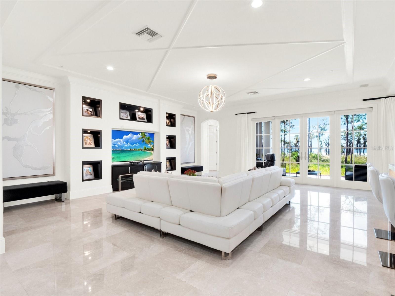 COACH HOMES/KENSINGTON SHORES - Residential