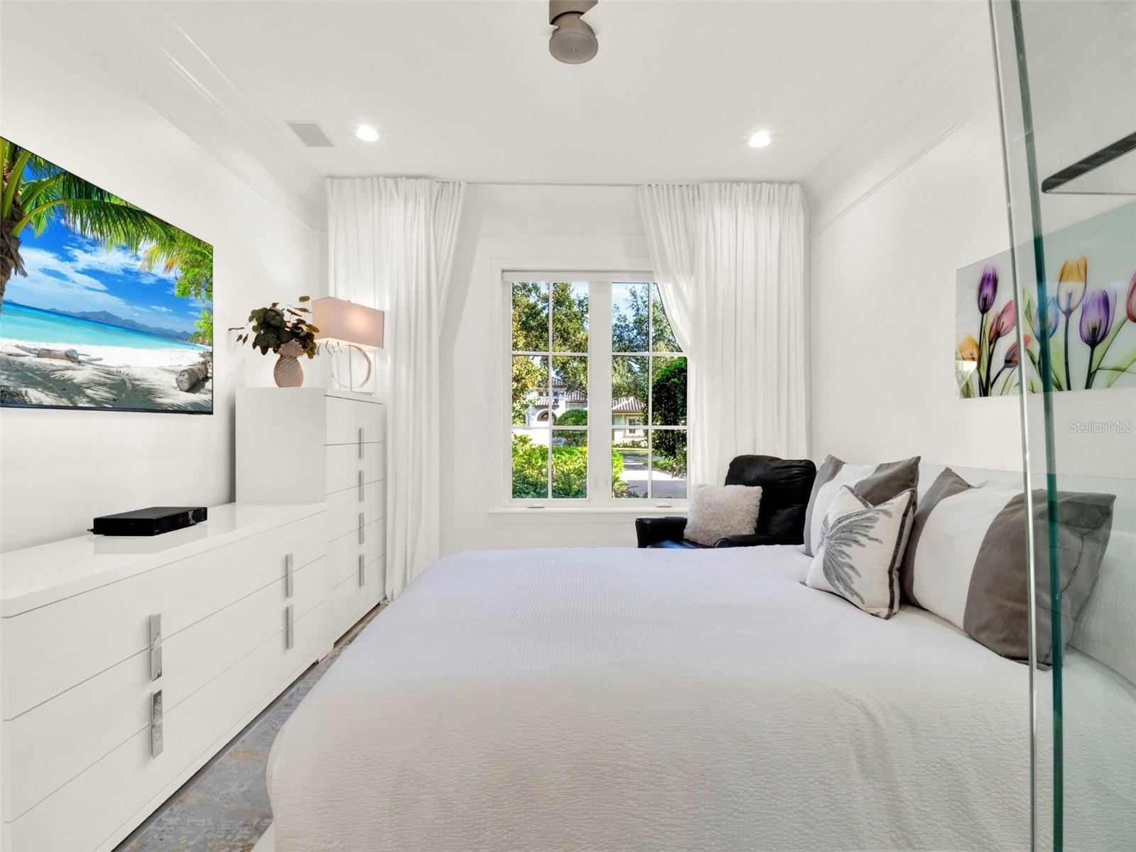 COACH HOMES/KENSINGTON SHORES - Residential