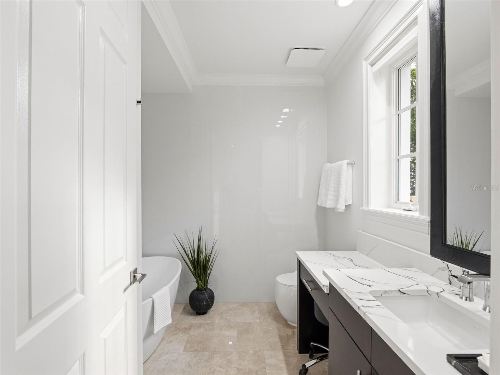 COACH HOMES/KENSINGTON SHORES - Residential