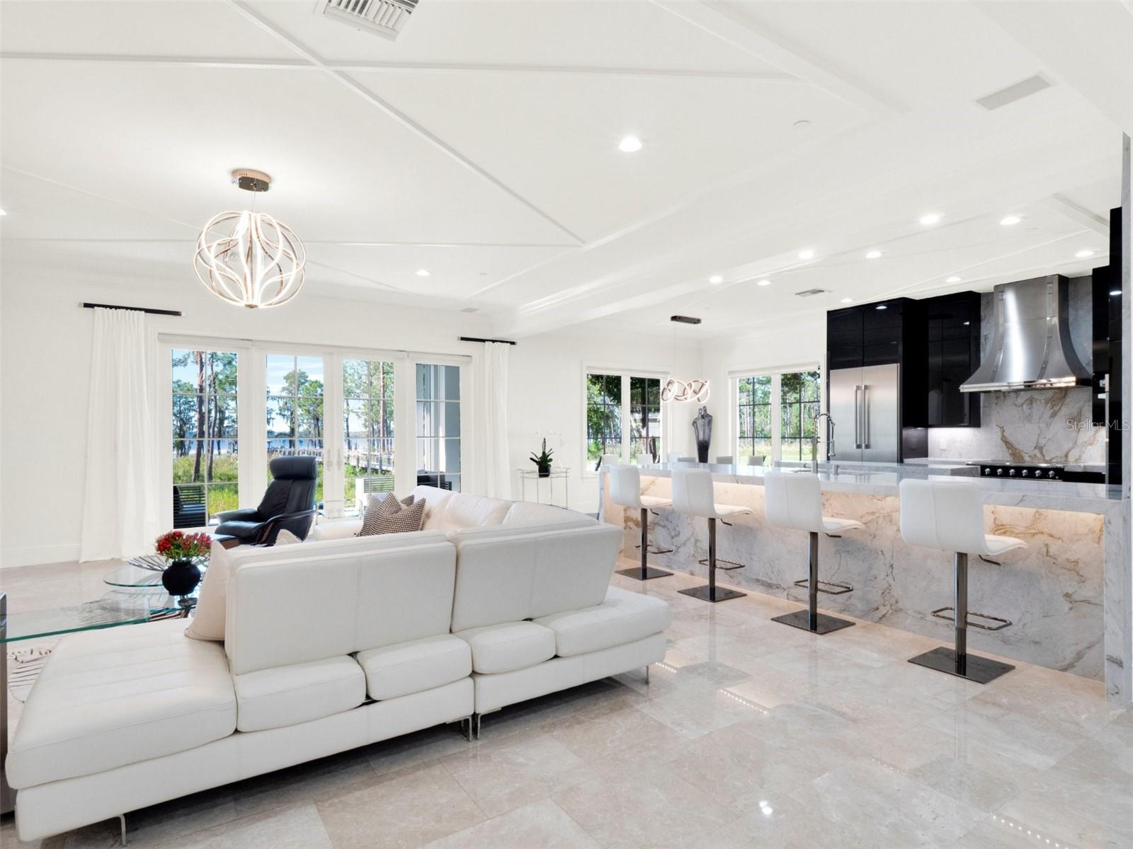 COACH HOMES/KENSINGTON SHORES - Residential