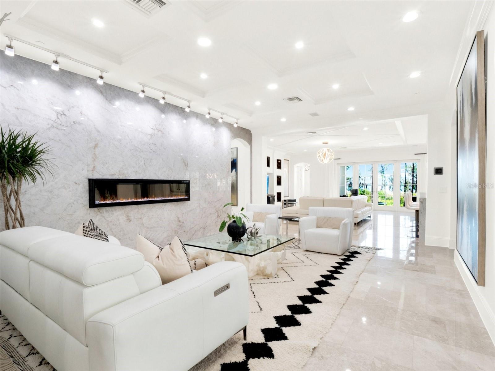 COACH HOMES/KENSINGTON SHORES - Residential