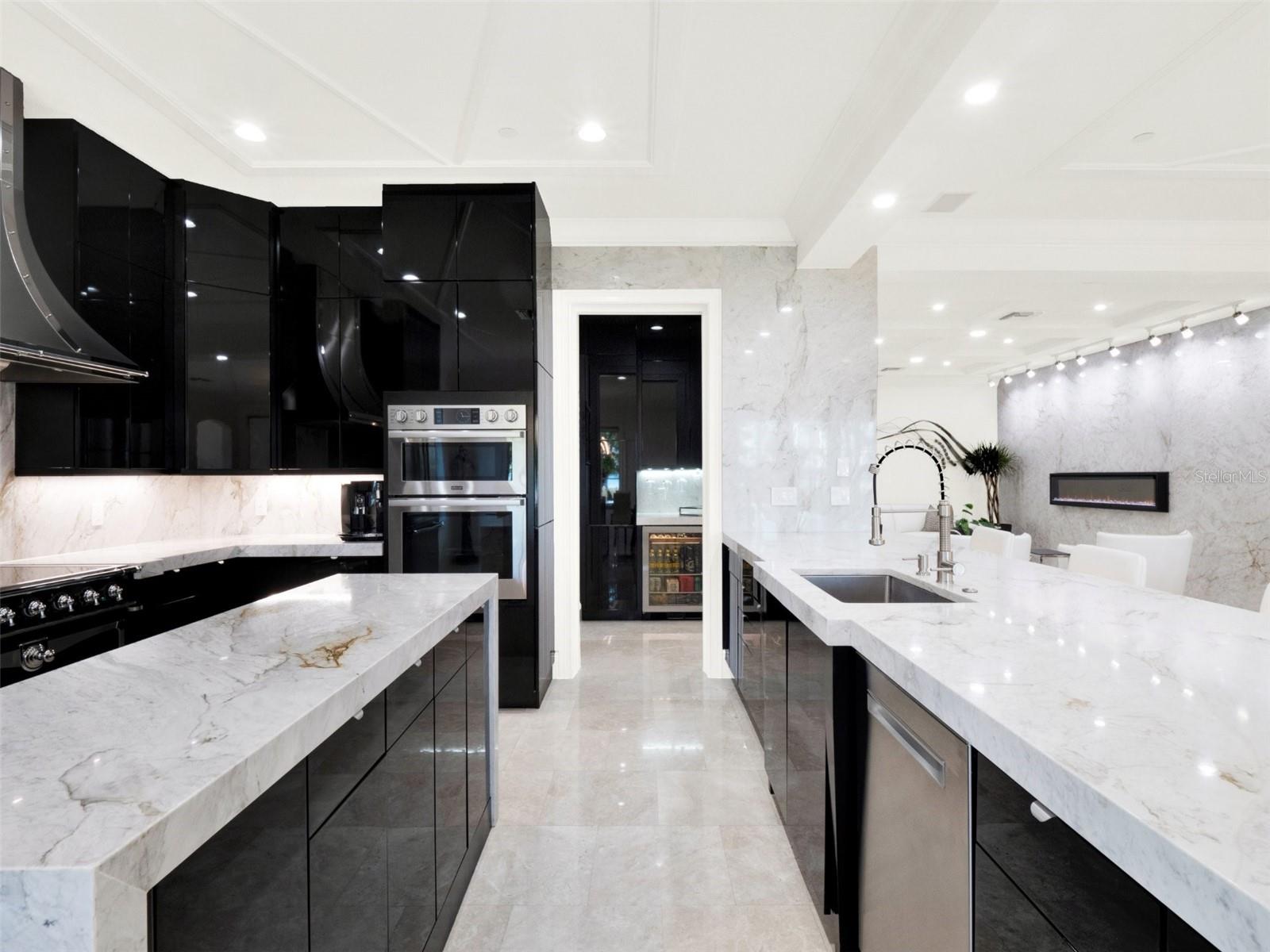 COACH HOMES/KENSINGTON SHORES - Residential