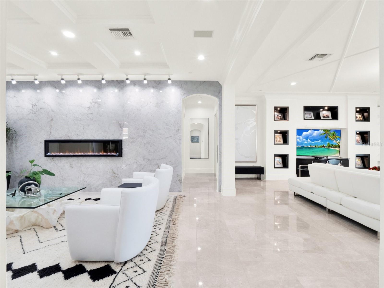 COACH HOMES/KENSINGTON SHORES - Residential