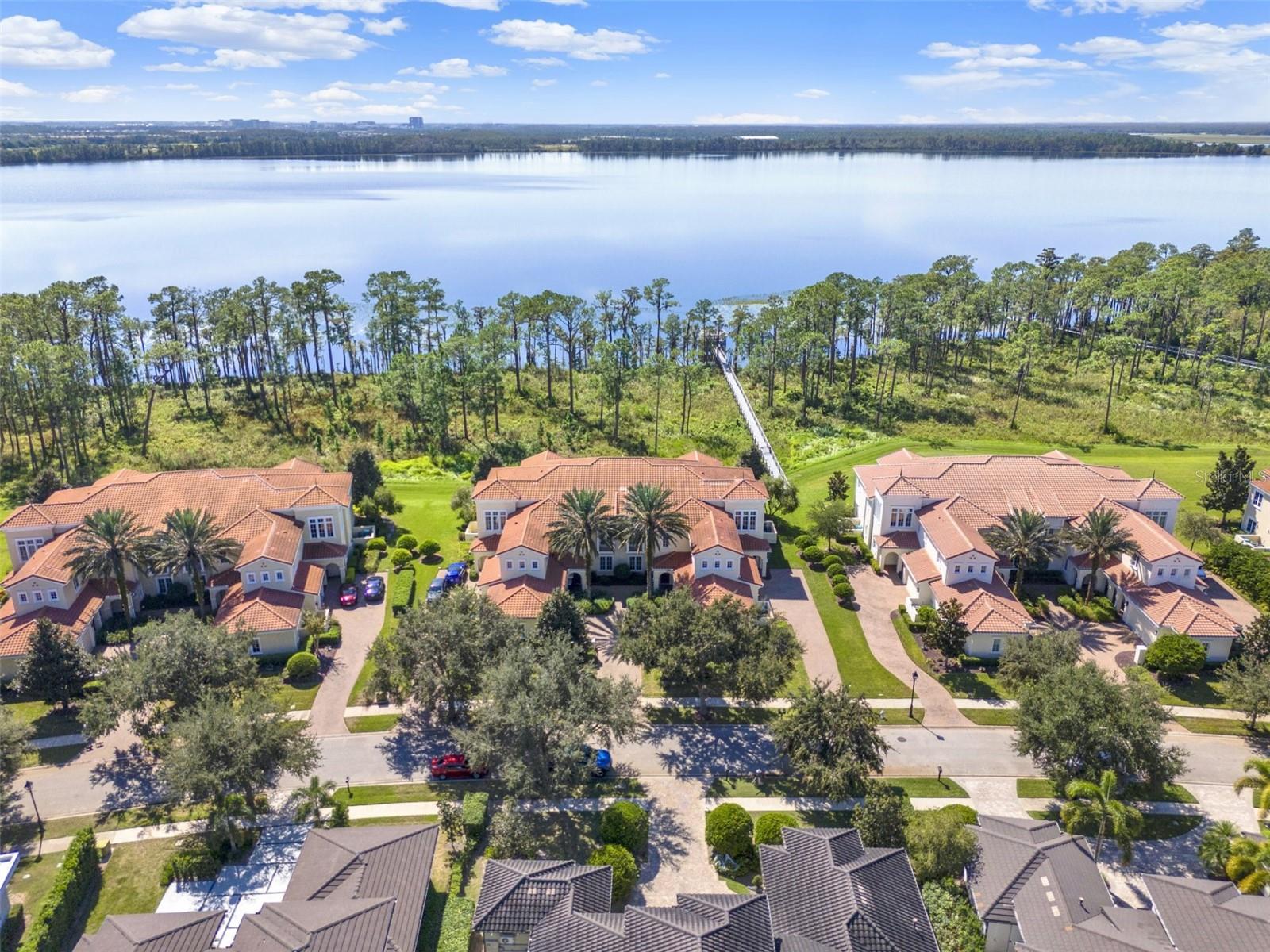 COACH HOMES/KENSINGTON SHORES - Residential