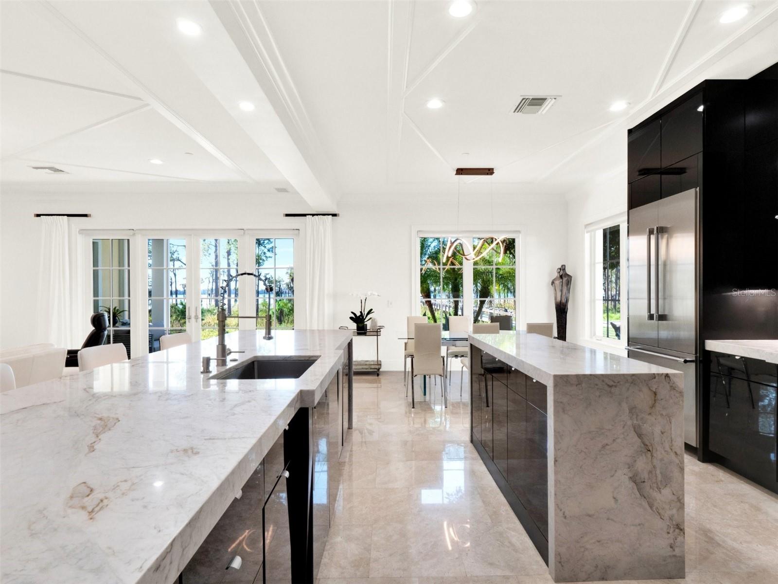 COACH HOMES/KENSINGTON SHORES - Residential
