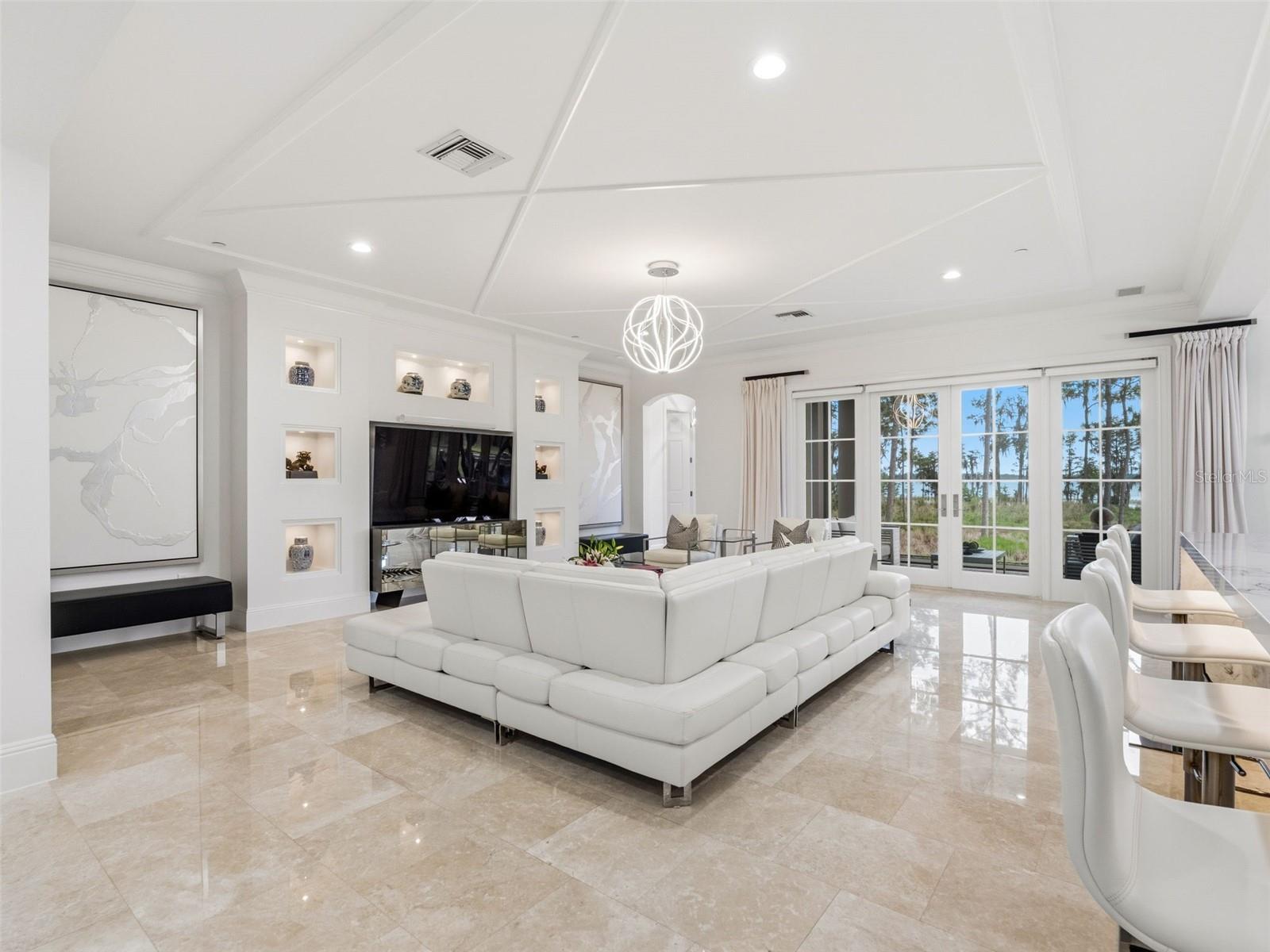 COACH HOMES/KENSINGTON SHORES - Residential