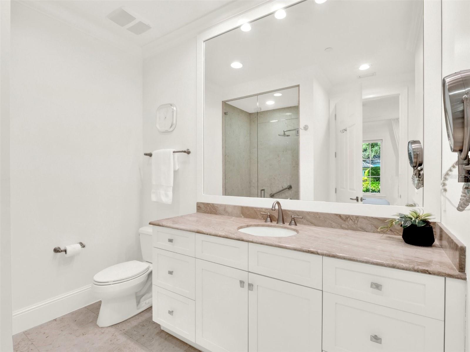 COACH HOMES/KENSINGTON SHORES - Residential