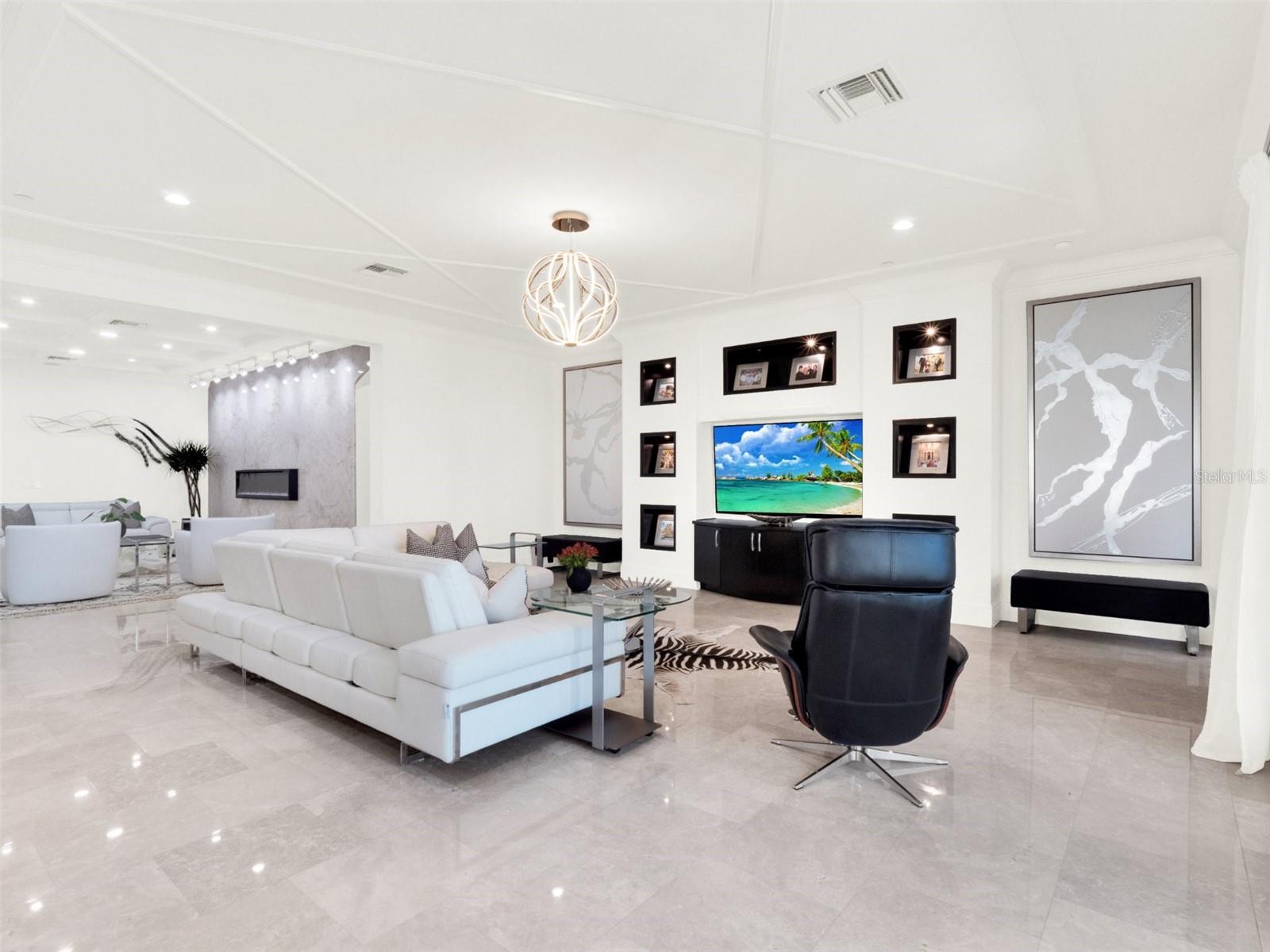 COACH HOMES/KENSINGTON SHORES - Residential