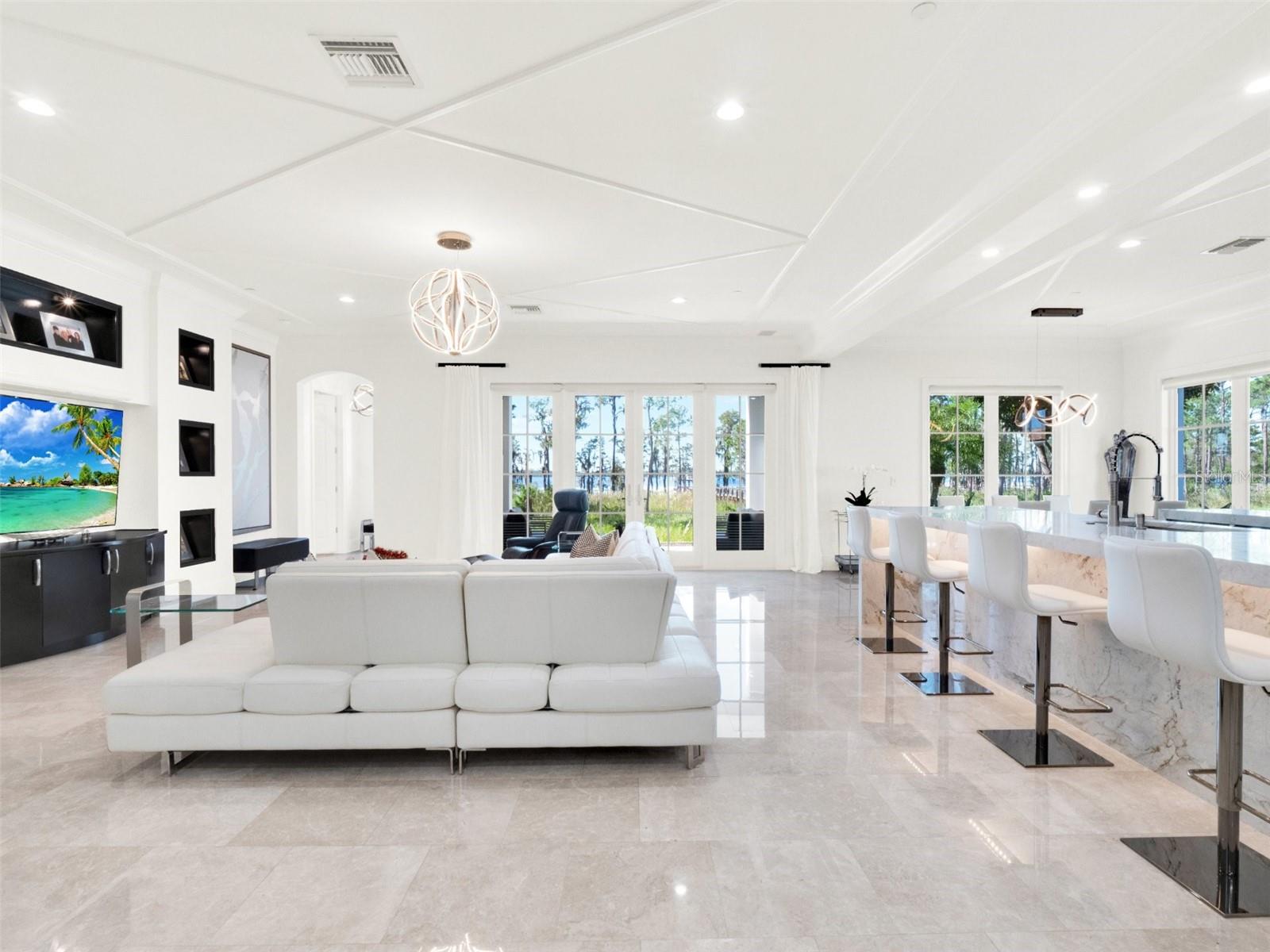 COACH HOMES/KENSINGTON SHORES - Residential