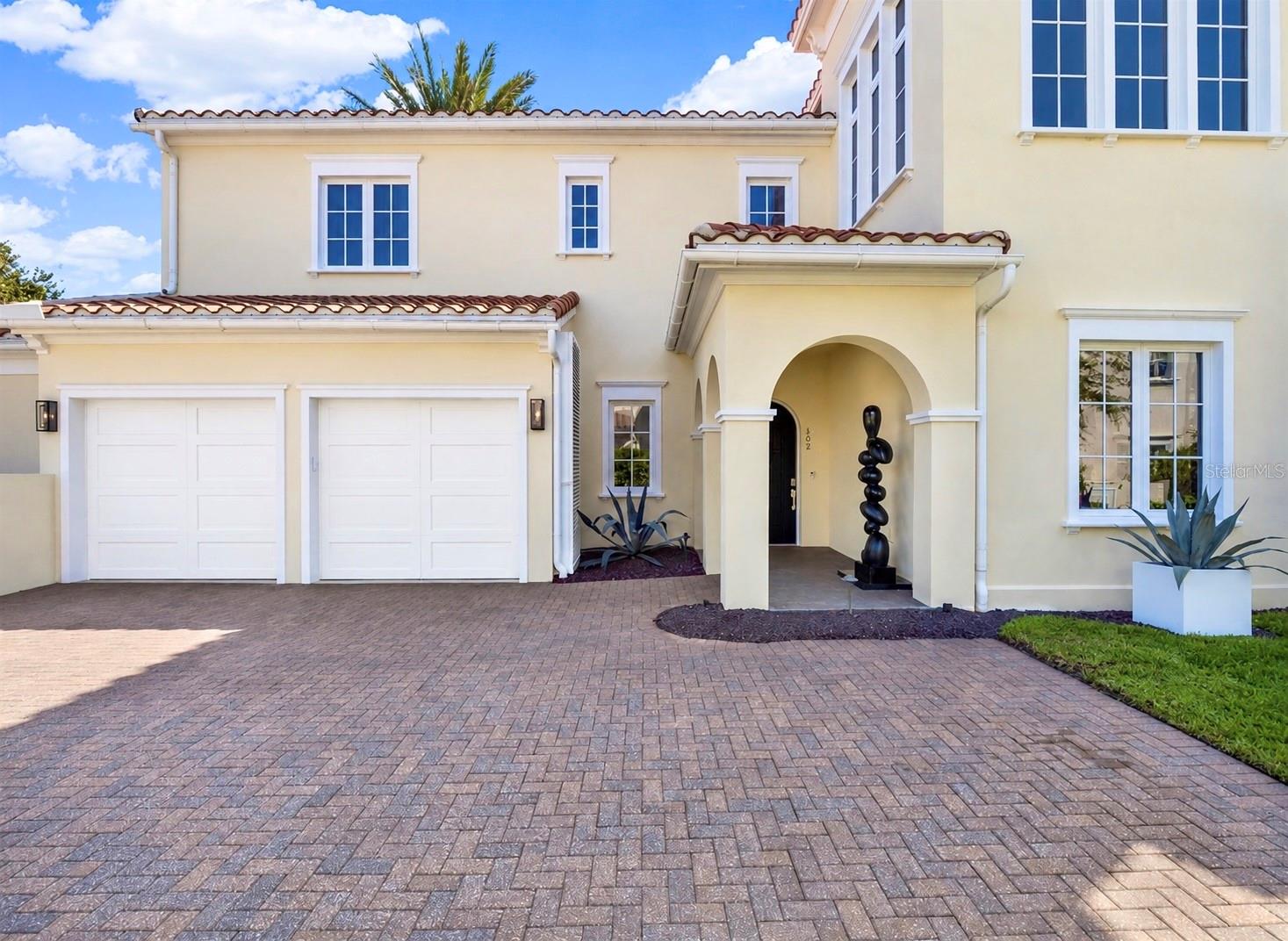 COACH HOMES/KENSINGTON SHORES - Residential