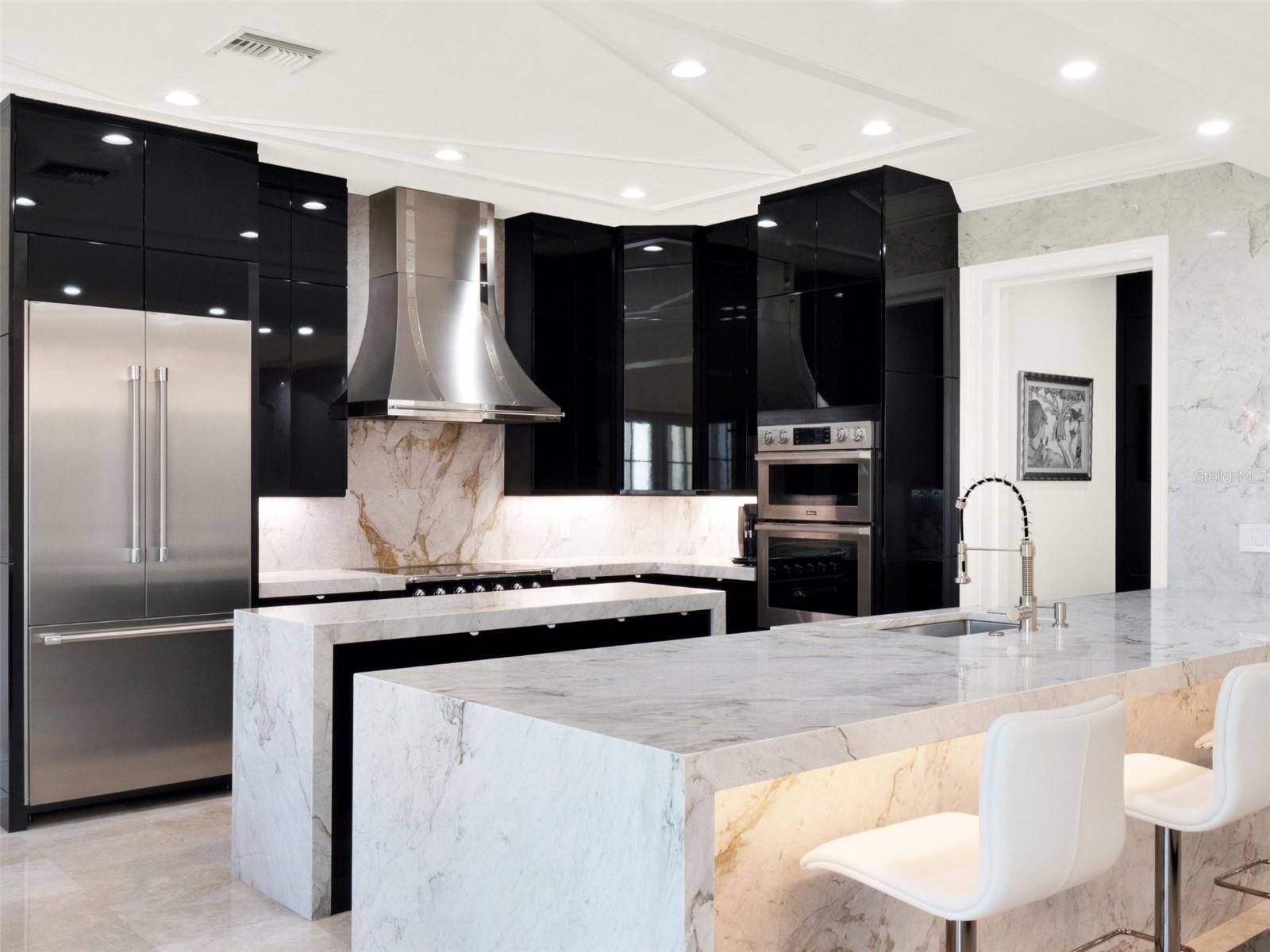COACH HOMES/KENSINGTON SHORES - Residential