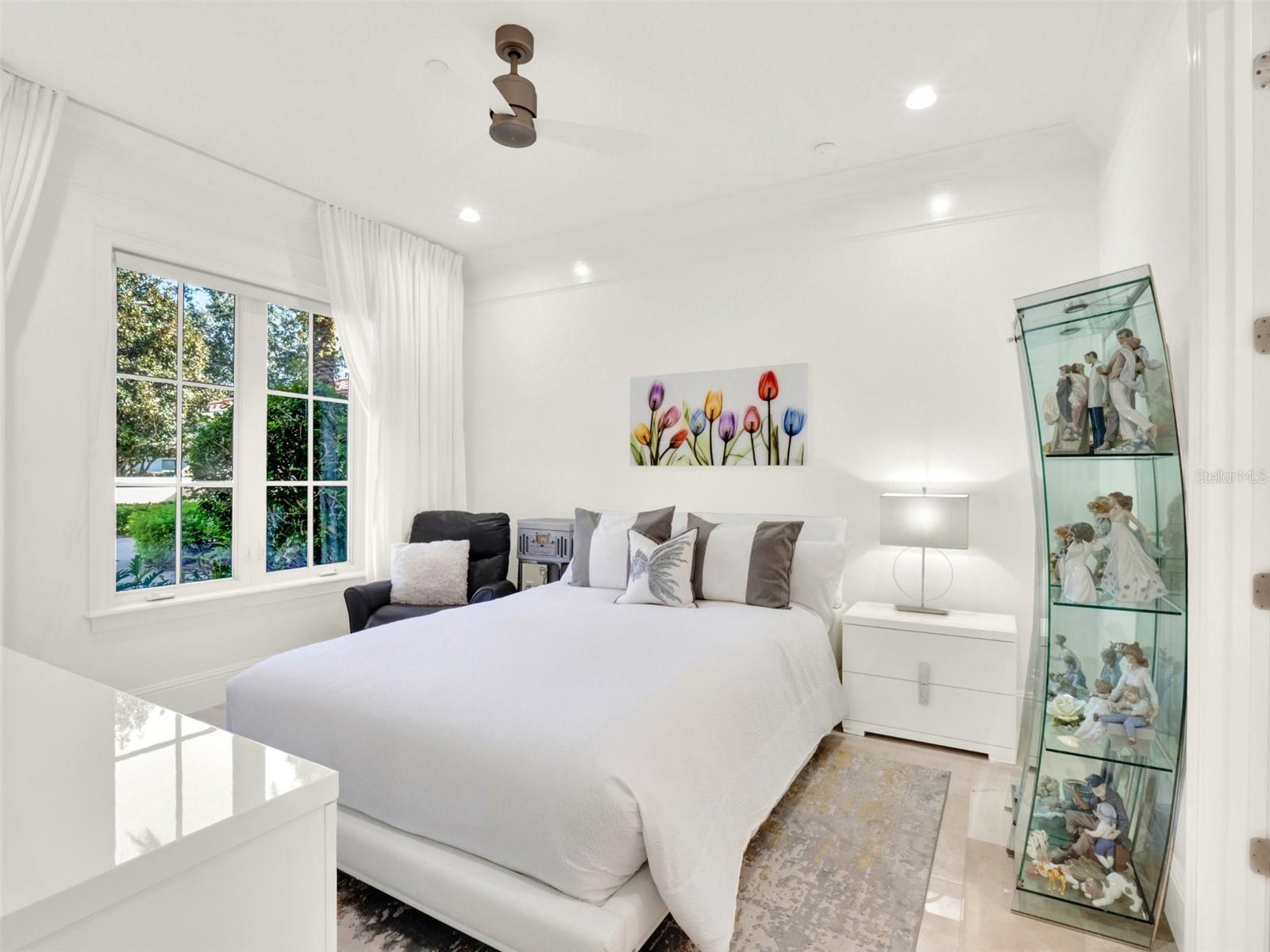 COACH HOMES/KENSINGTON SHORES - Residential