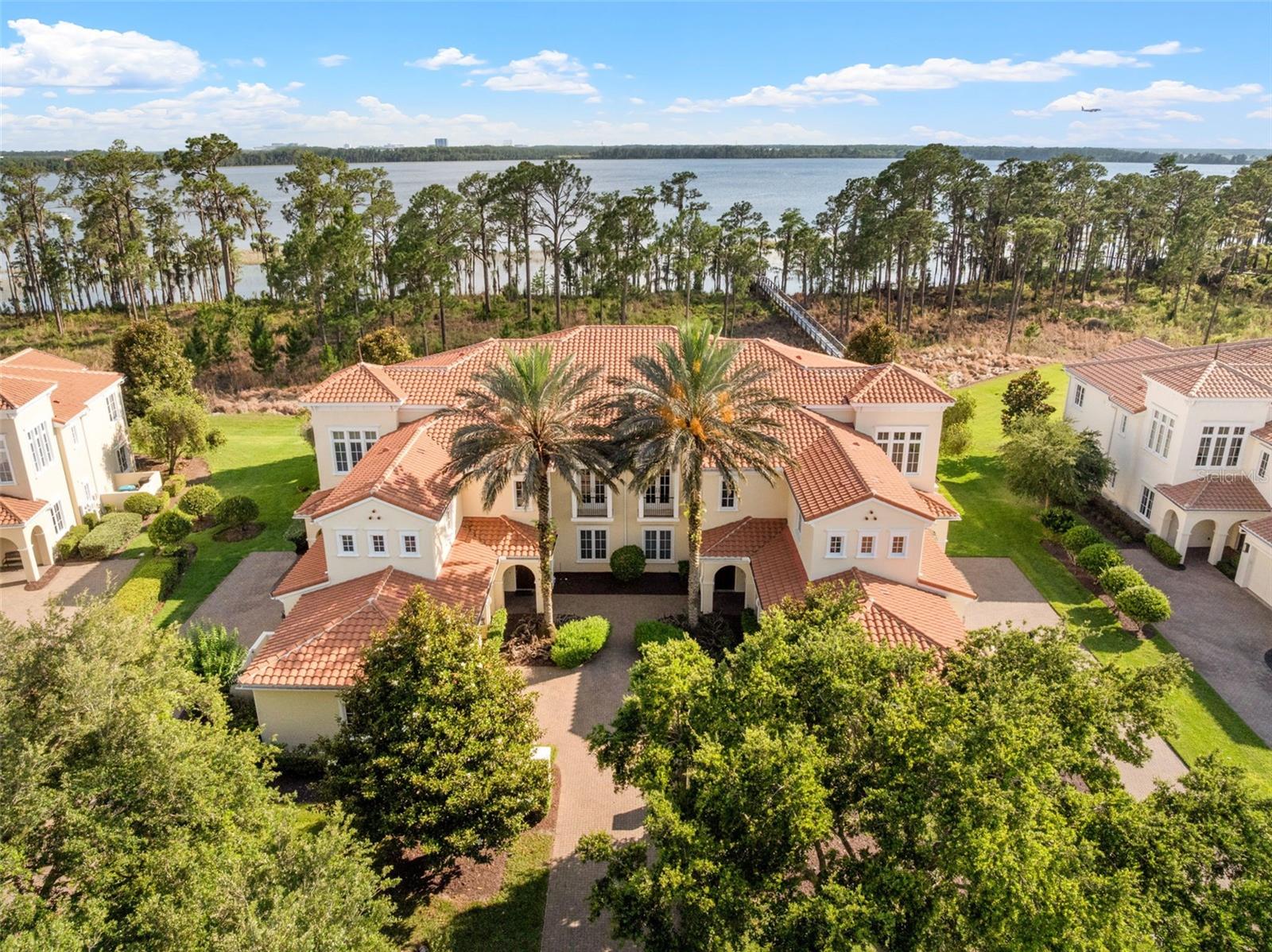 COACH HOMES/KENSINGTON SHORES - Residential