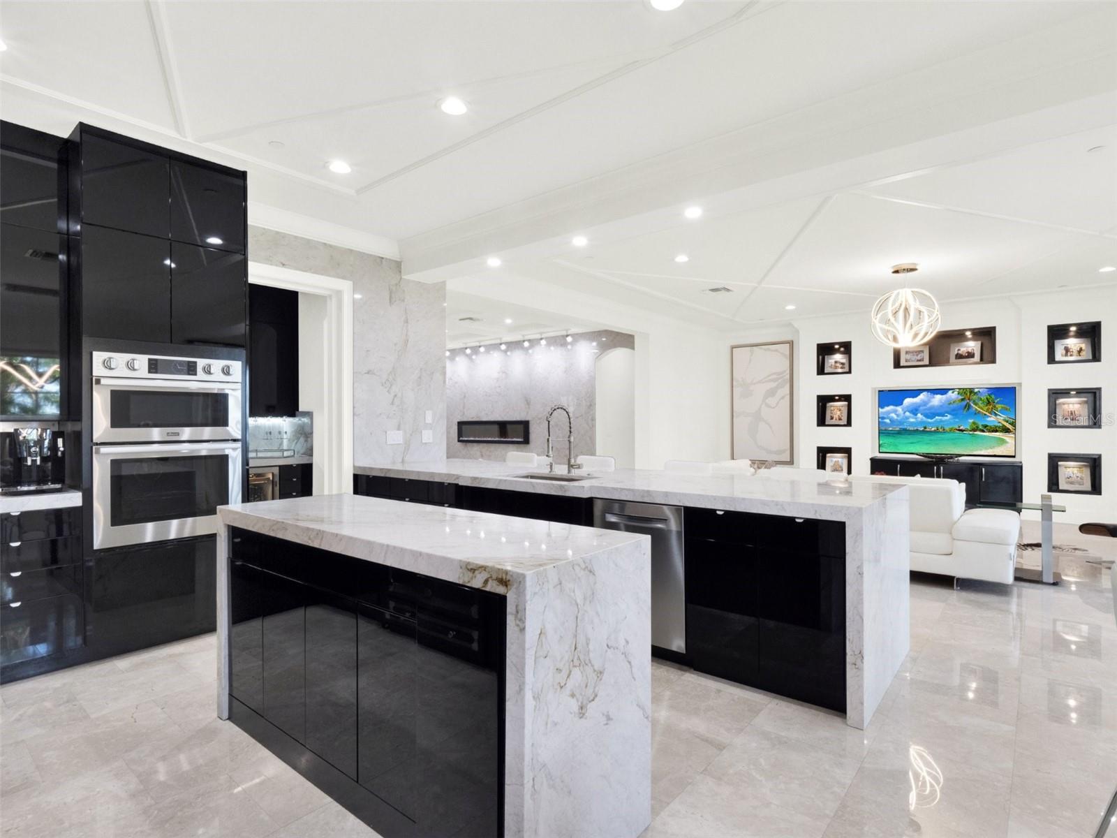 COACH HOMES/KENSINGTON SHORES - Residential