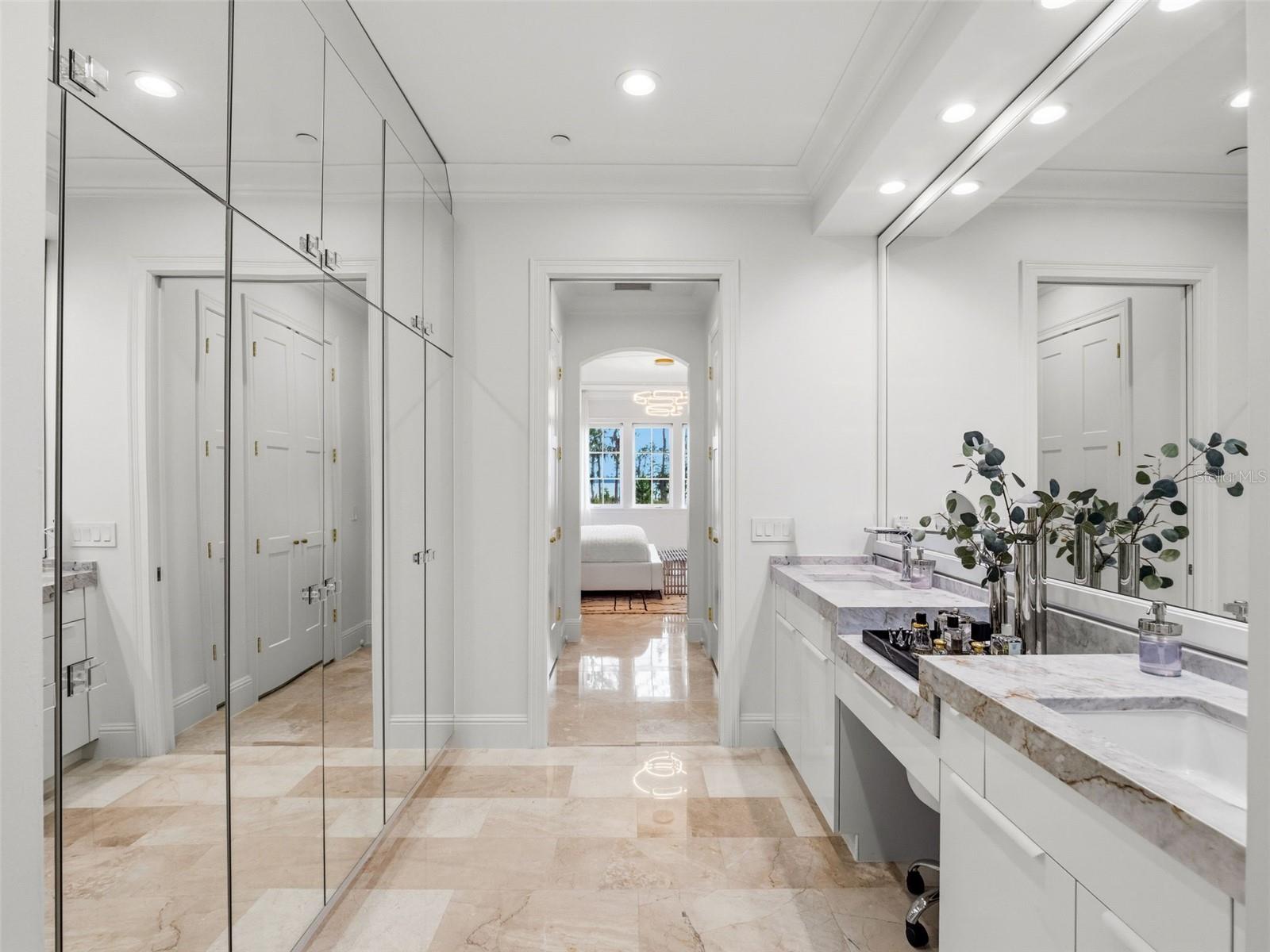 COACH HOMES/KENSINGTON SHORES - Residential