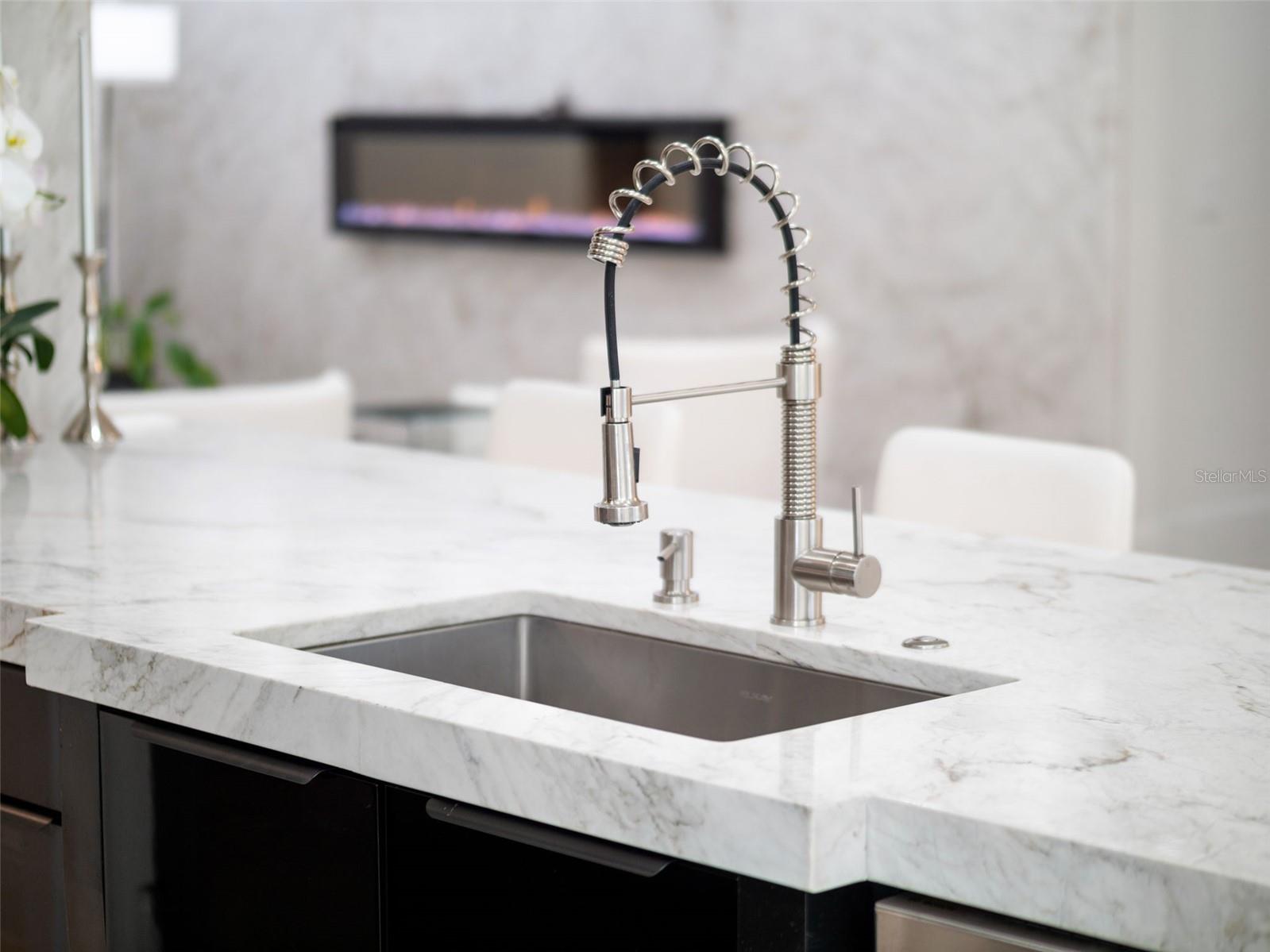 COACH HOMES/KENSINGTON SHORES - Residential