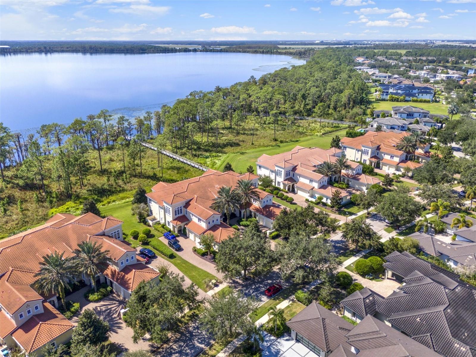 COACH HOMES/KENSINGTON SHORES - Residential