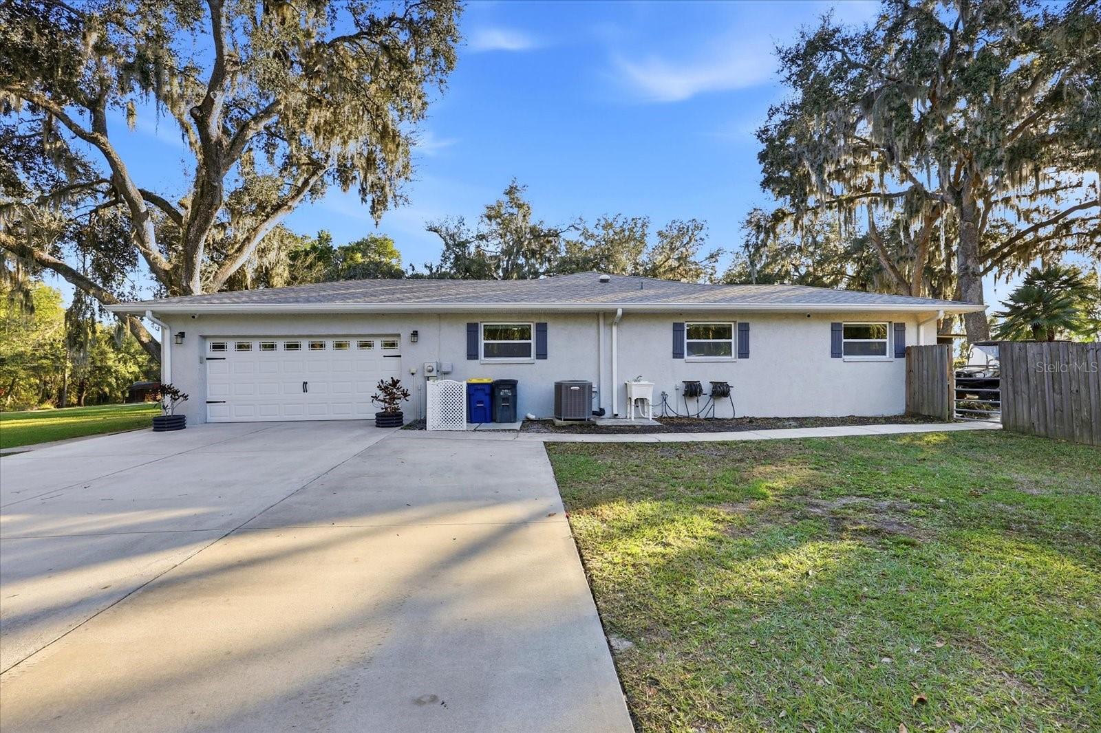 LAKESIDE ESTATES - Residential