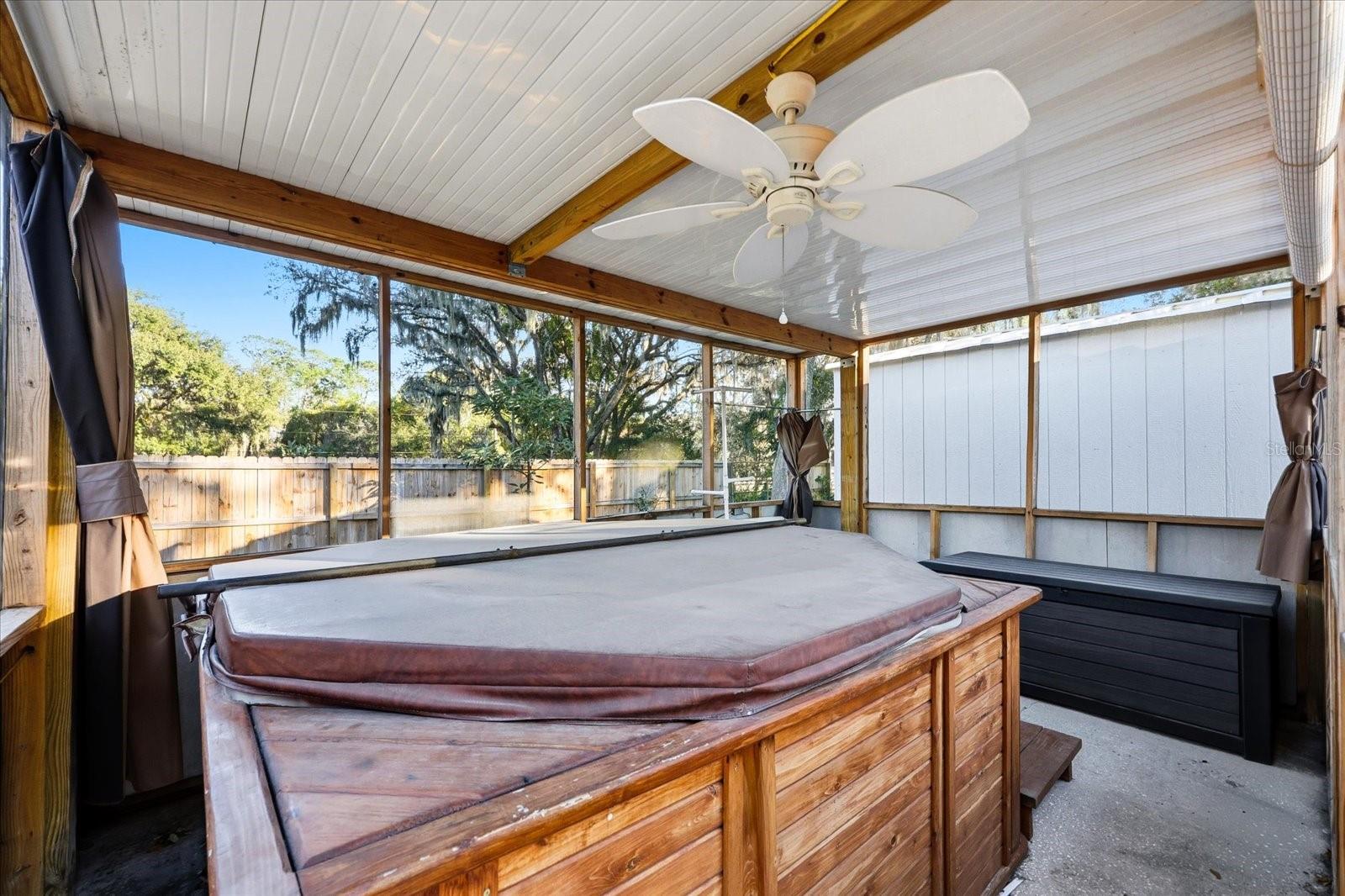 LAKESIDE ESTATES - Residential