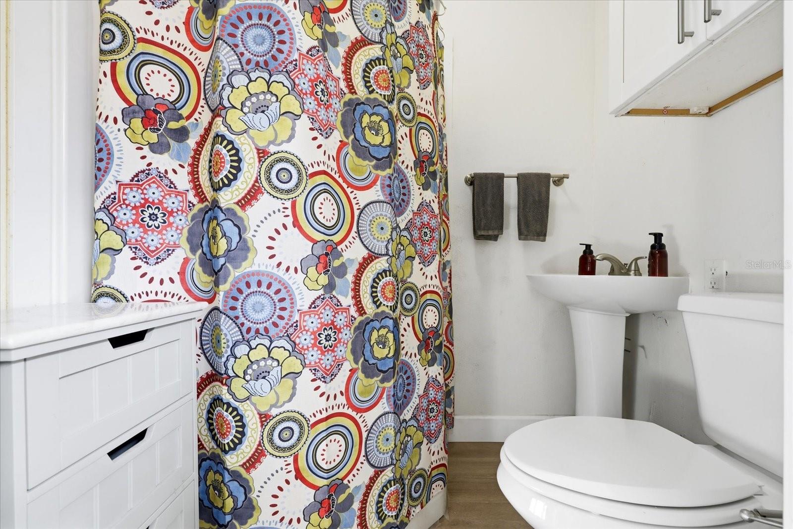 LAKESIDE ESTATES - Residential