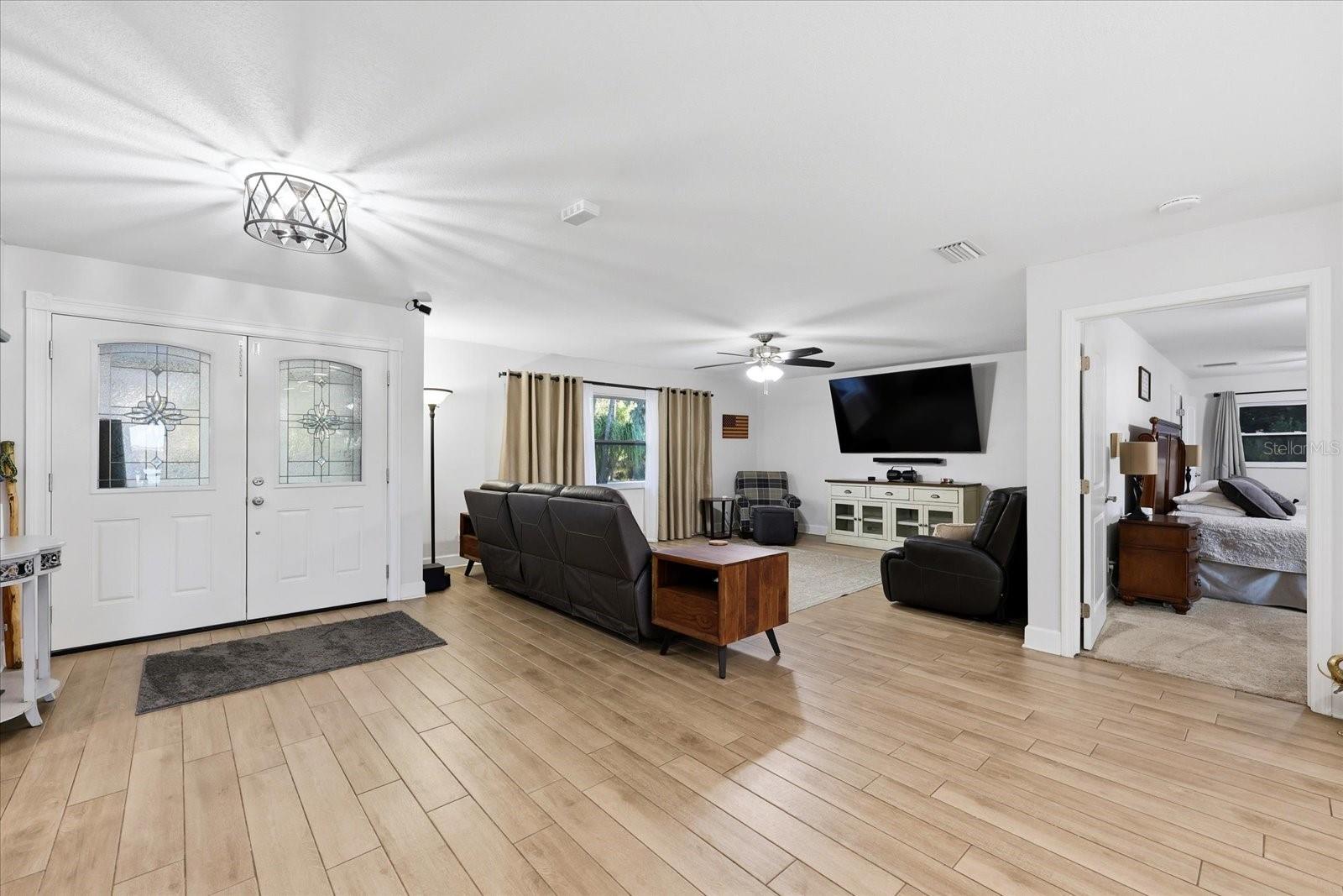 LAKESIDE ESTATES - Residential