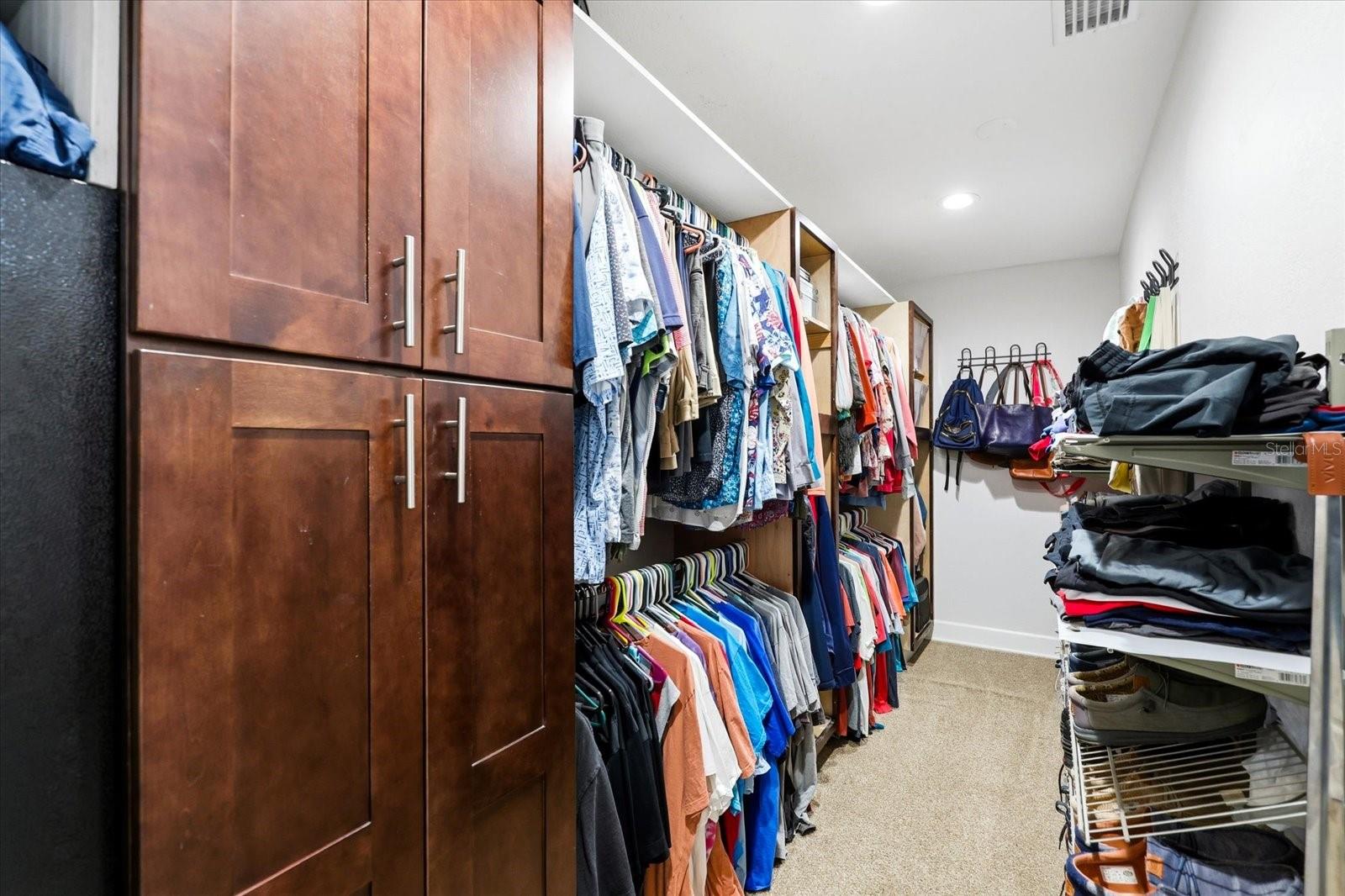 LAKESIDE ESTATES - Residential