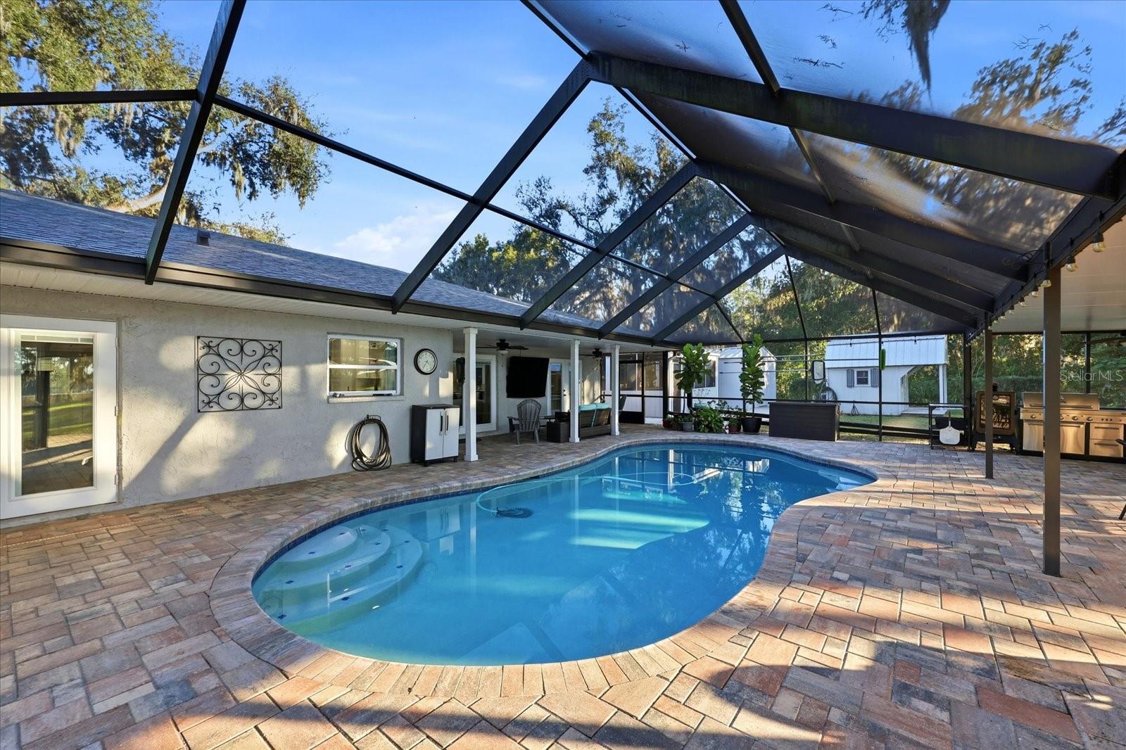 LAKESIDE ESTATES - Residential