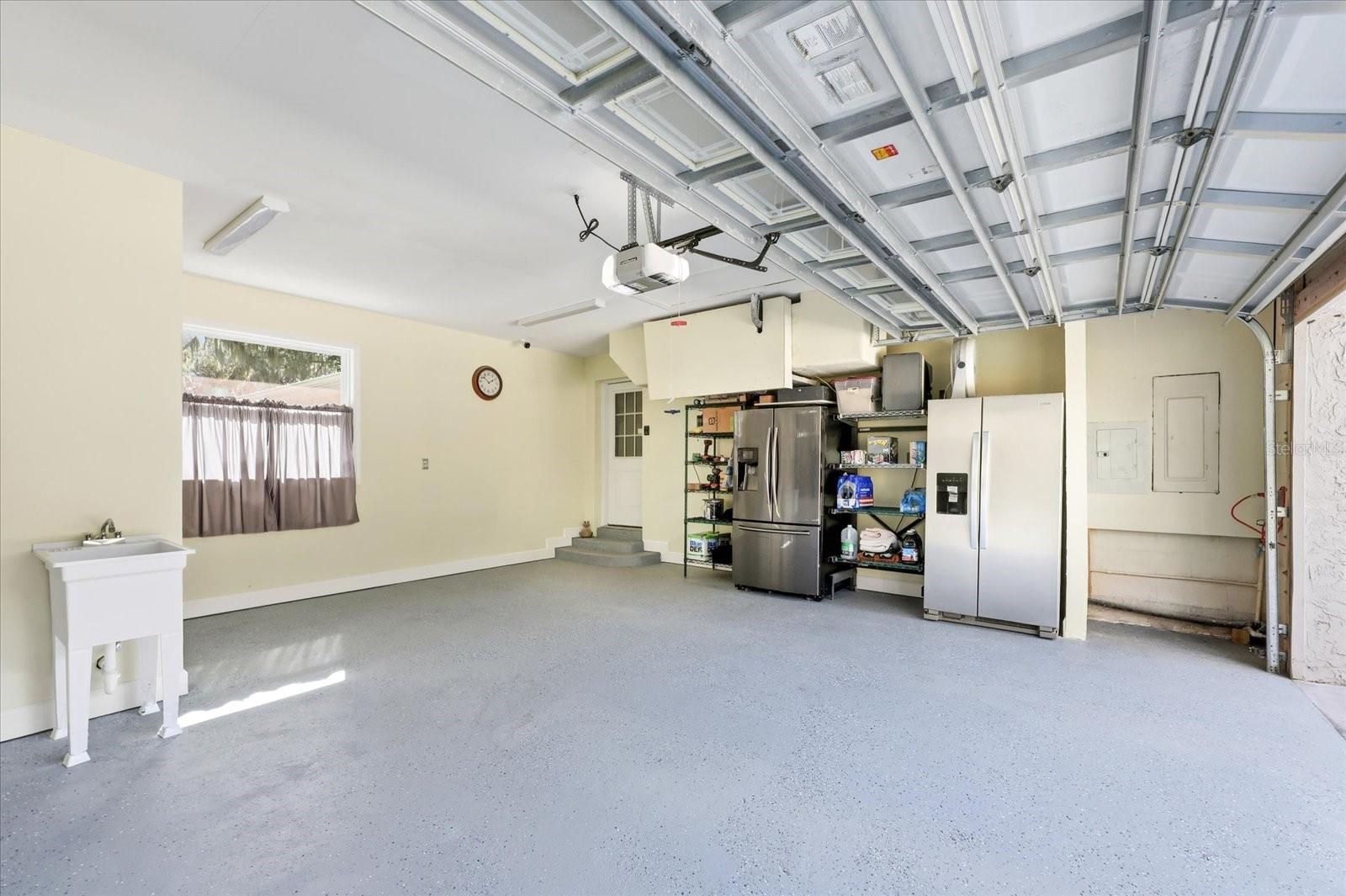 LAKESIDE ESTATES - Residential