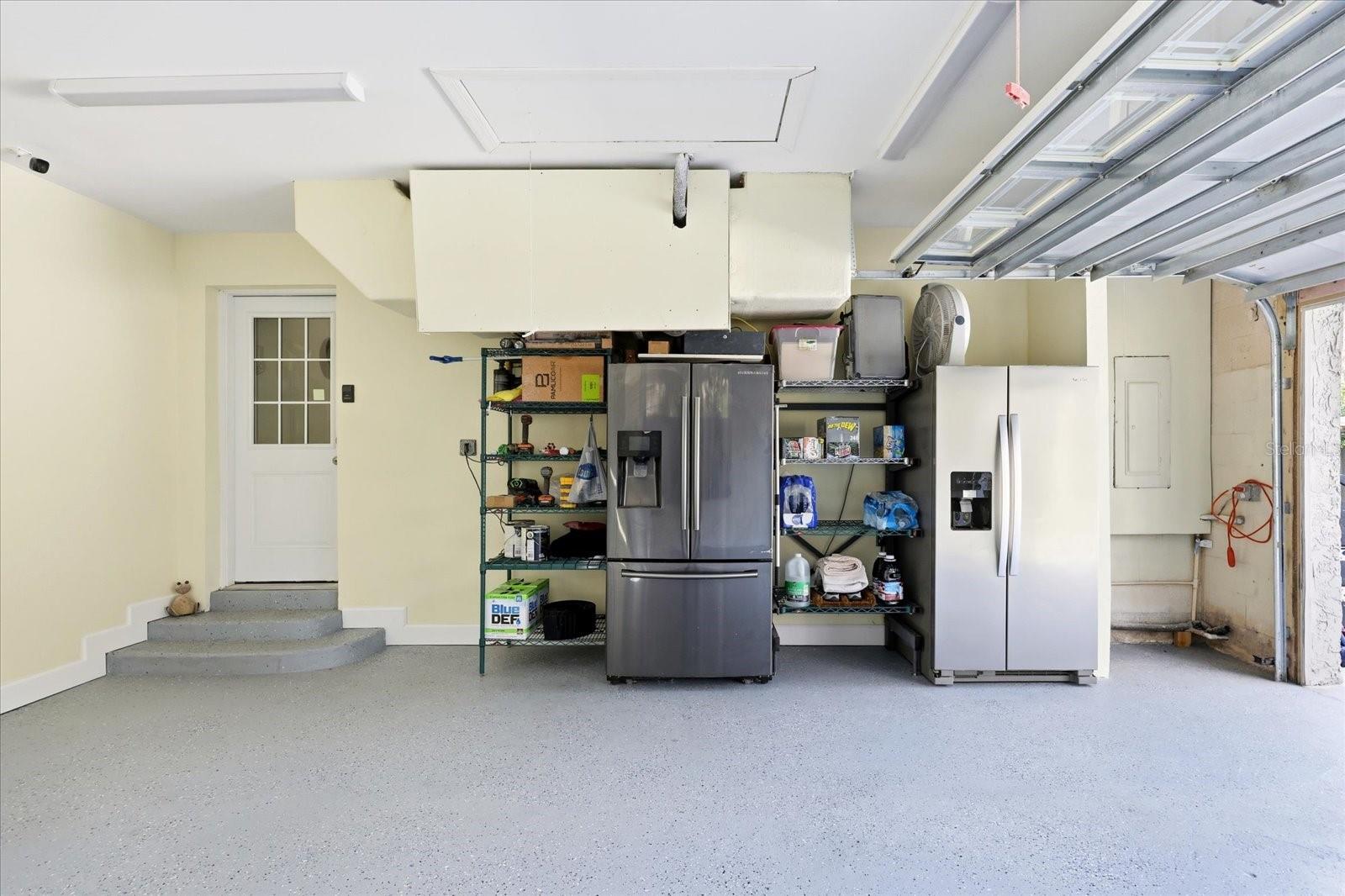 LAKESIDE ESTATES - Residential