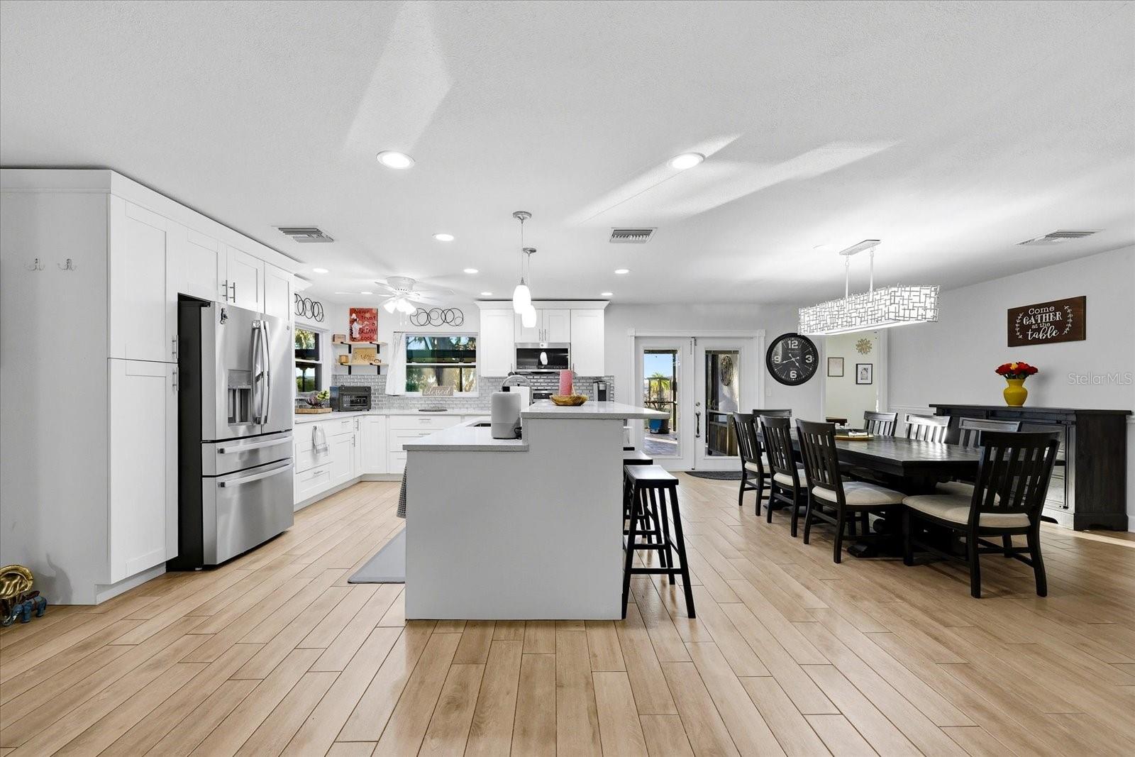 LAKESIDE ESTATES - Residential