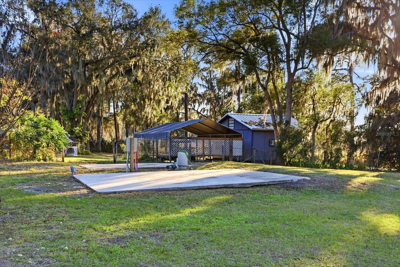 LAKESIDE ESTATES - Residential