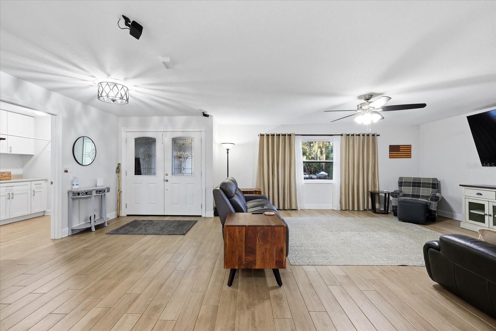 LAKESIDE ESTATES - Residential