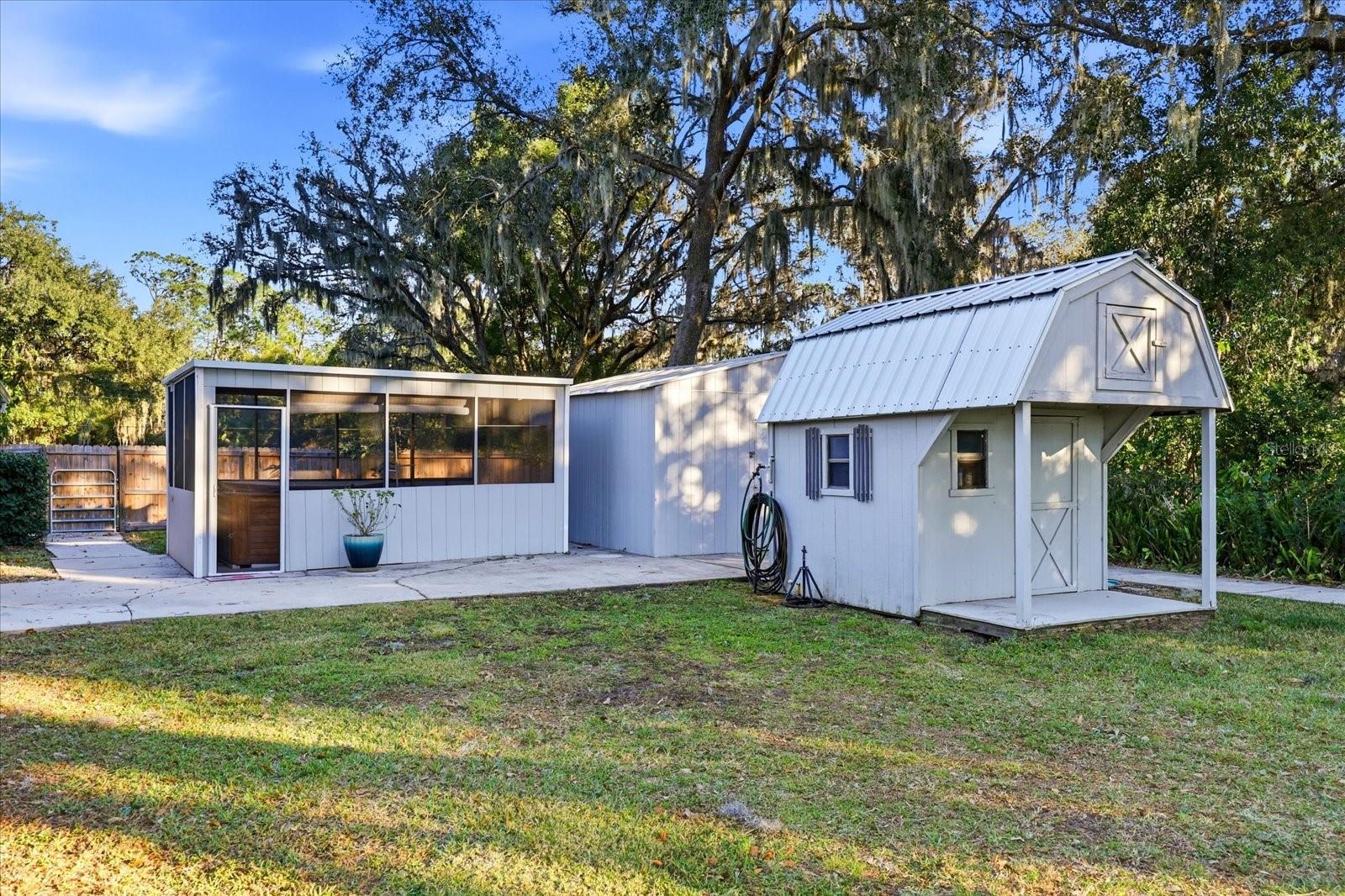 LAKESIDE ESTATES - Residential