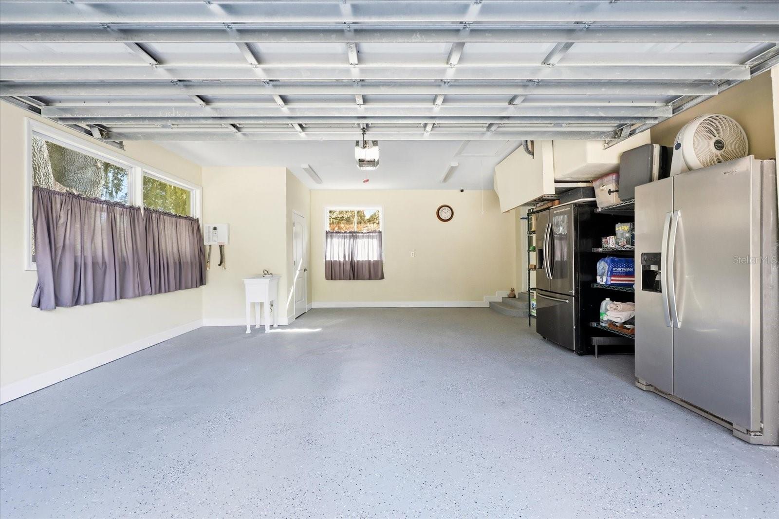 LAKESIDE ESTATES - Residential