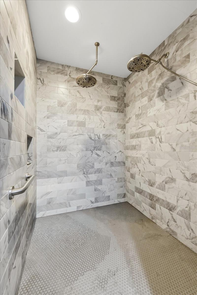 LAKESIDE ESTATES - Residential