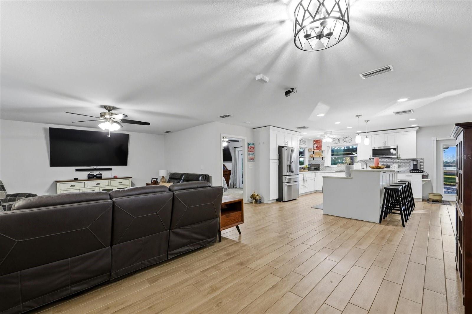 LAKESIDE ESTATES - Residential