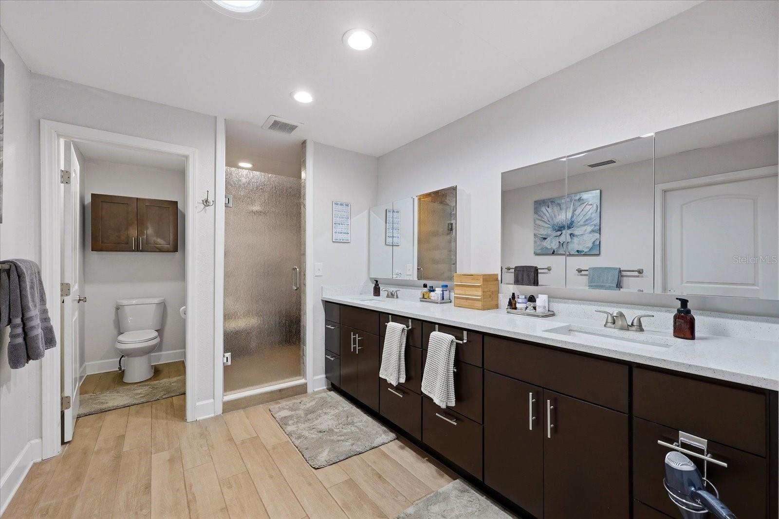 LAKESIDE ESTATES - Residential