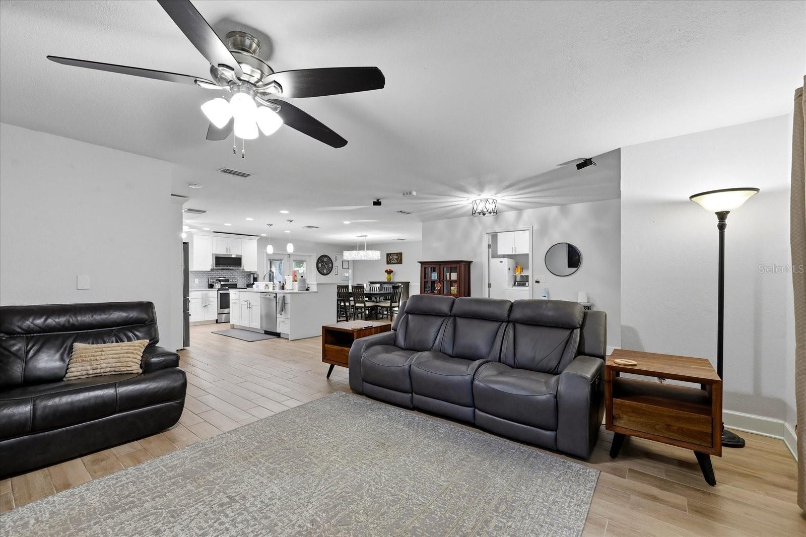 LAKESIDE ESTATES - Residential