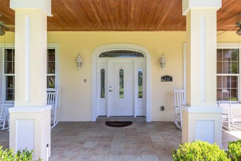 Tiny photo for 590 Crescent Street, Umatilla, FL 32784 (MLS # G5100308)