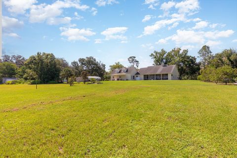 Tiny photo for 590 Crescent Street, Umatilla, FL 32784 (MLS # G5100308)